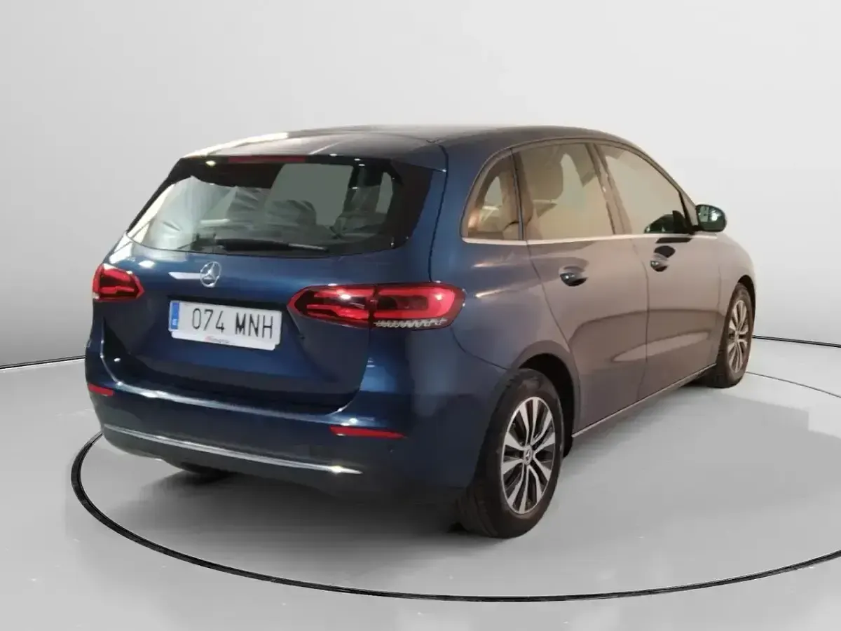 Usado Mercedes B180 116 CV (85 kW) 2019 Azul Utilitario