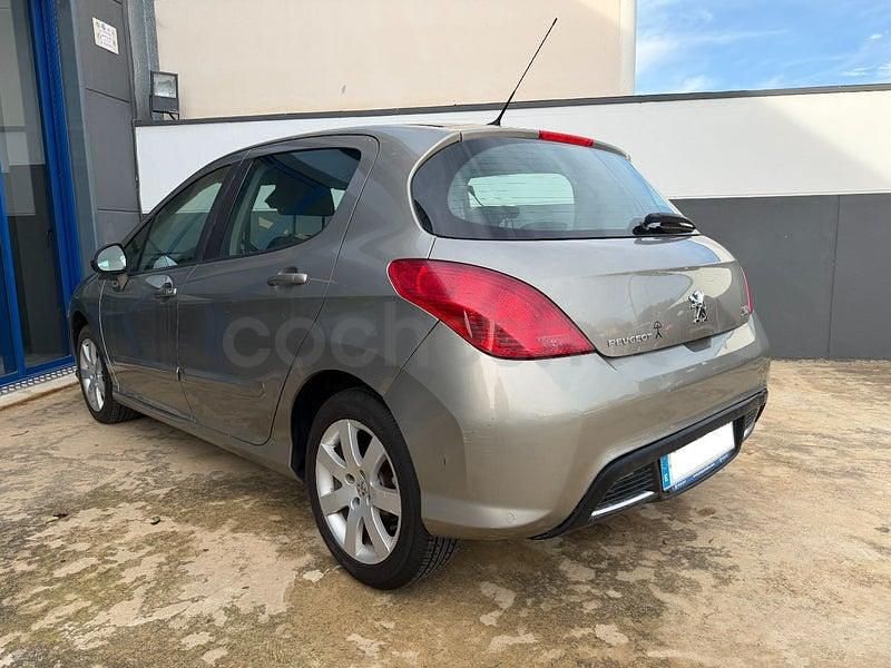 Usado Peugeot 308 Business-Line 110 CV (80 kW) 2010 Beige Berlina