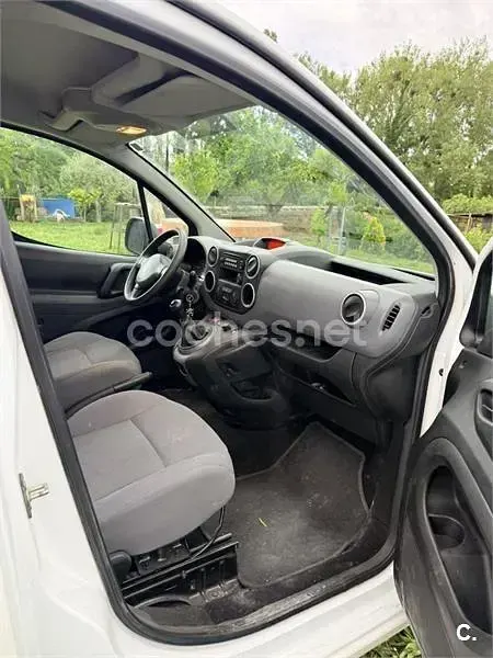 Usado Peugeot Partner Tepee Access 100 CV (73 kW) 2016 Blanco Monovolumen
