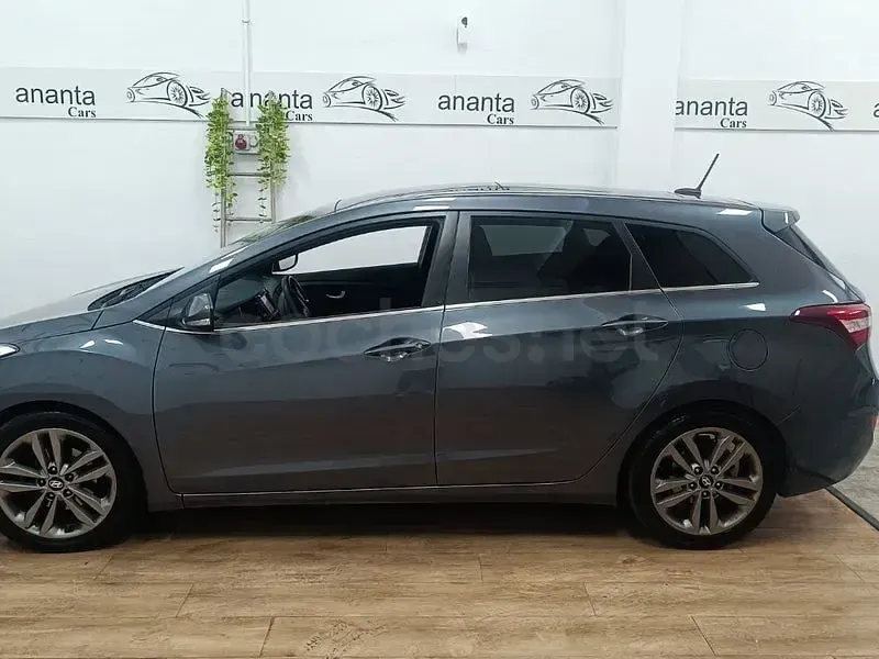 Usado Hyundai i30 110 CV (80 kW) 2016 Gris / plata Berlina