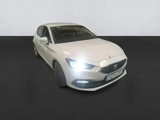 Usado Seat Leon Style 116 CV (85 kW) 2021 Blanco Utilitario