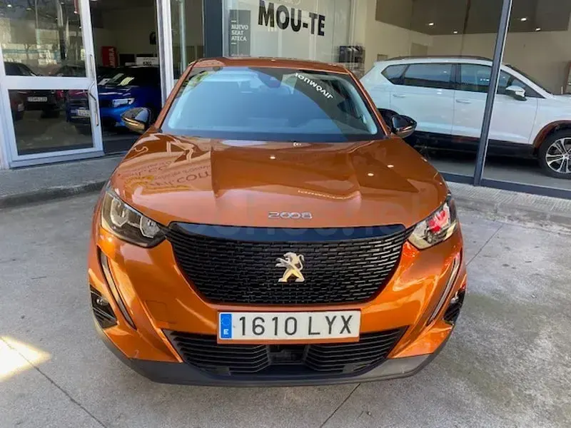 Usado Peugeot 2008 Active 100 CV (73 kW) 2022 Naranja SUV