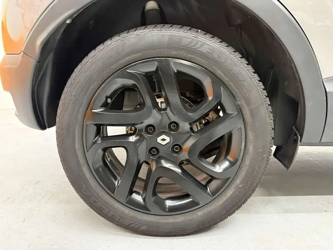 Usado Renault Captur Zen 90 CV (66 kW) 2016 Gris SUV