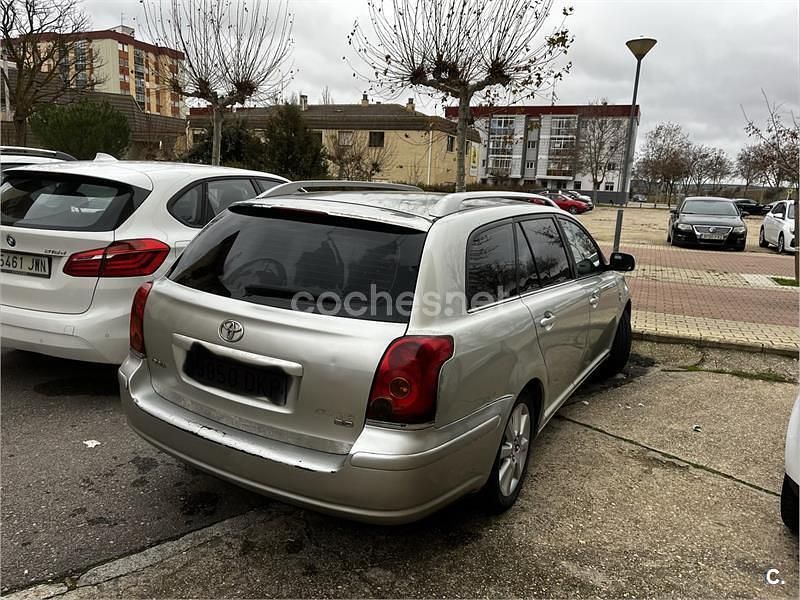 Usado Toyota Avensis Executive 116 CV (85 kW) 2005 Beige Familiar