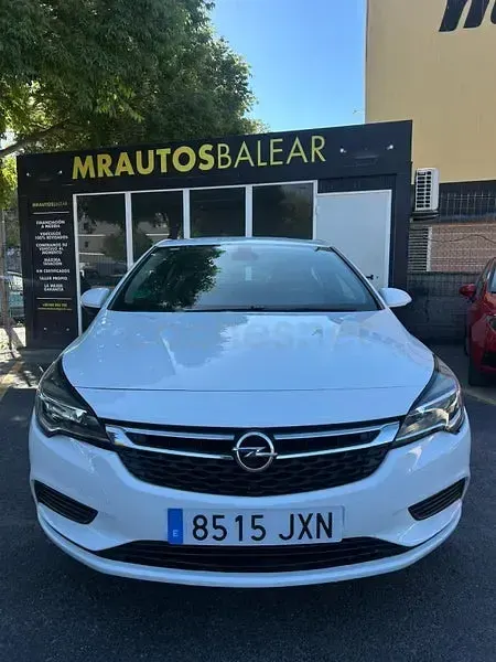 Usado Opel Astra Selective 105 CV (77 kW) 2017 Blanco Berlina
