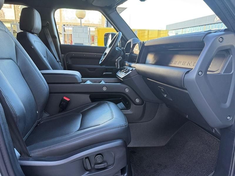 Usado Land Rover Defender SE 250 CV (183 kW) 2025 Gris / plata SUV