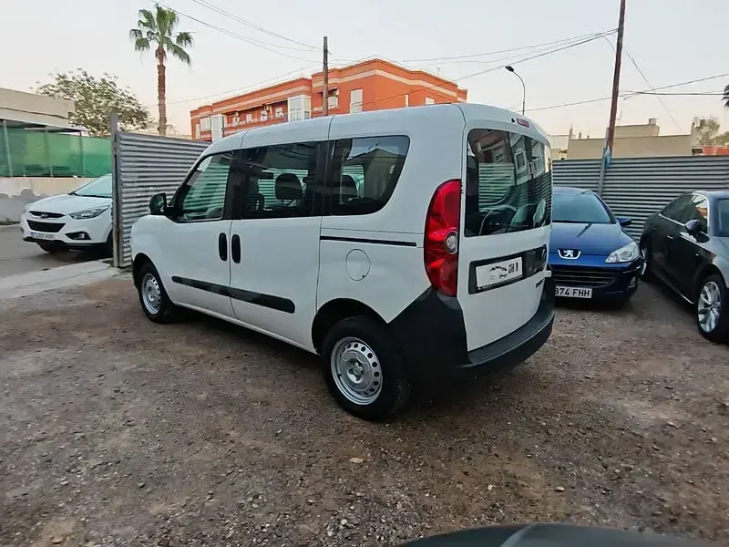 Używany Fiat Doblò Active 90 KM (66 kW) 2014 Biały Minivan