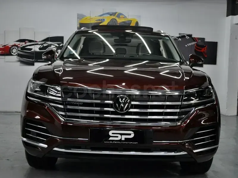 Usado VW Touareg 381 CV (280 kW) 2023 Granate SUV