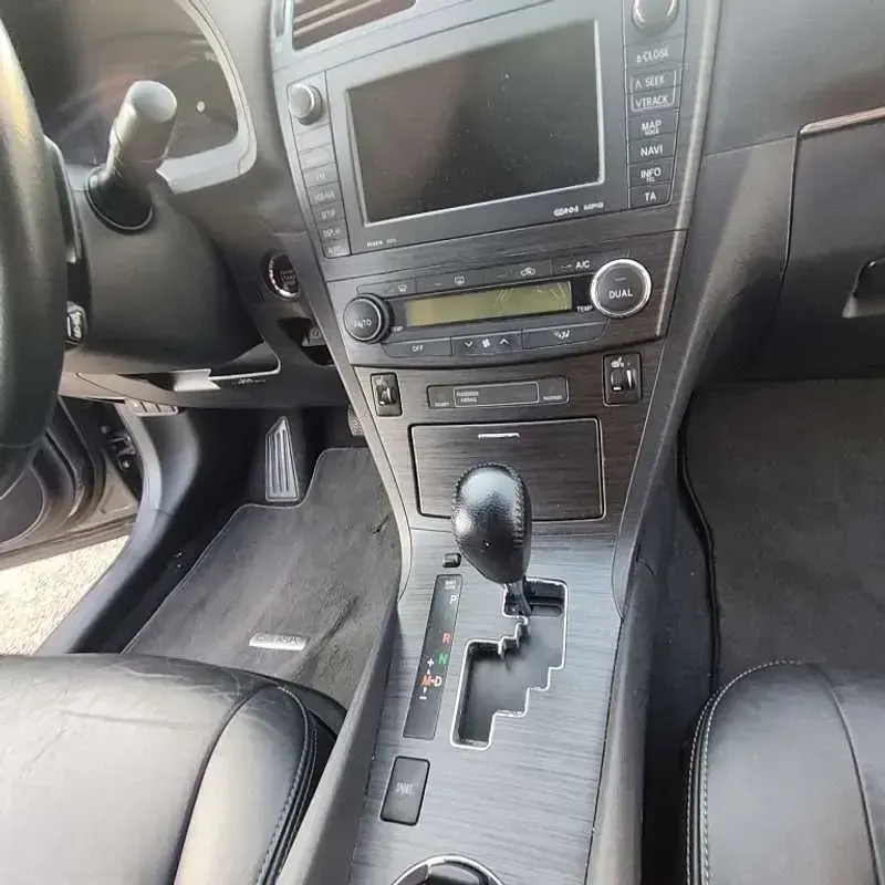 Usado Toyota Avensis Advance 150 CV (110 kW) 2009 Gris Berlina