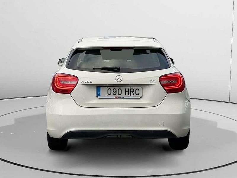 Usado Mercedes A180 Style 110 CV (80 kW) 2013 Blanco Utilitario