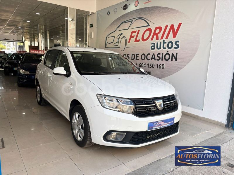 Usado Dacia Sandero Acces 73 CV (53 kW) 2019 Blanco Utilitario