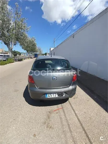Usado Seat Toledo Stylance 140 CV (102 kW) 2004 Gris / plata Berlina