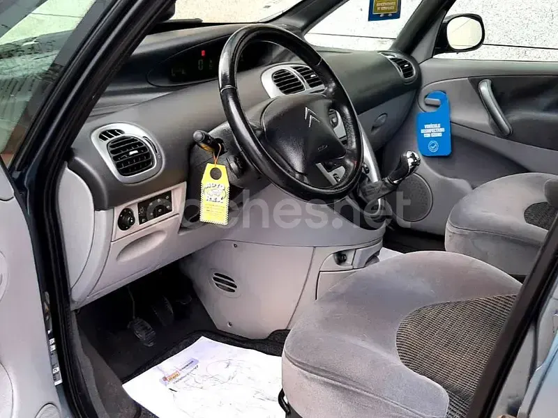 Usado Citroën Xsara Picasso Exclusive 92 CV (67 kW) 2007 Gris / plata Monovolumen