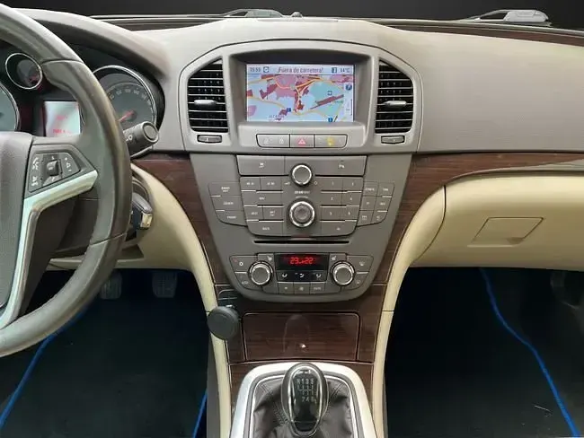 Usado Opel Insignia Cosmo 140 CV (102 kW) 2011 Gris