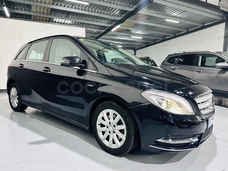 Usado Mercedes B200 136 CV (100 kW) 2012 Negro Monovolumen