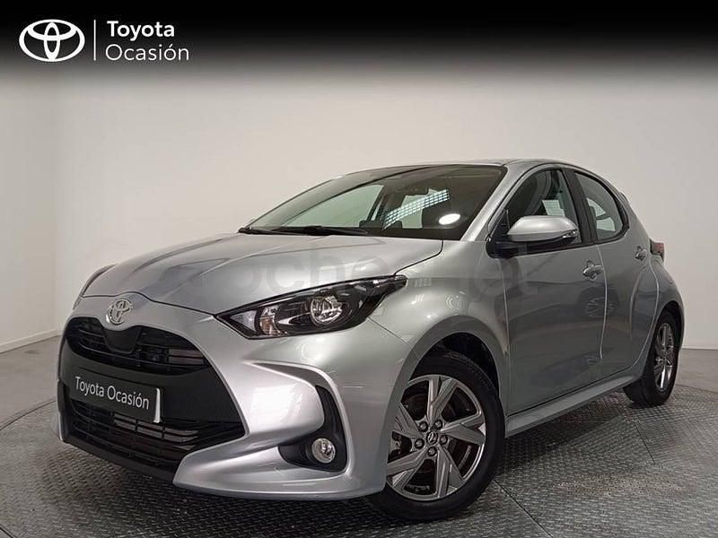 Usado Toyota Yaris Hybrid Active 116 CV (85 kW) 2025 Gris / plata Berlina