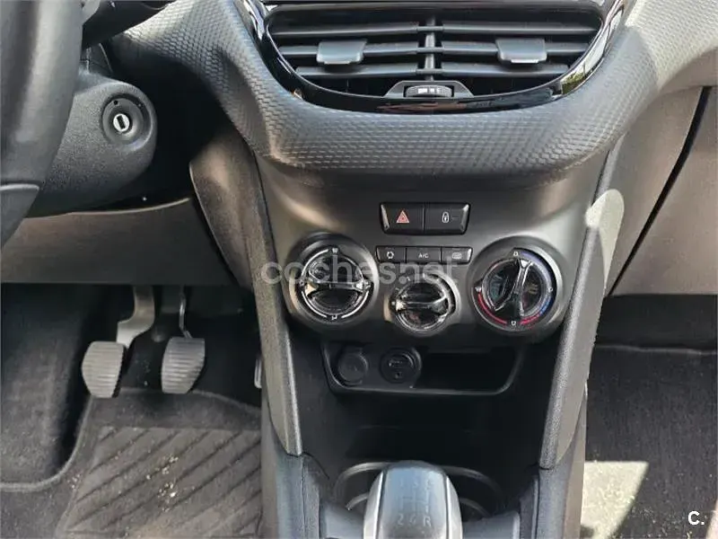 Usado Peugeot 208 Style 82 CV (60 kW) 2016 Blanco Utilitario
