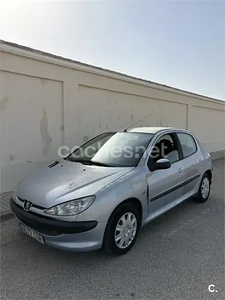 Usado Peugeot 206 70 CV (51 kW) 2004 Gris / plata Berlina