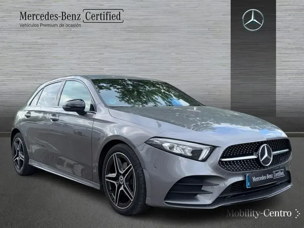 Usado Mercedes A180 AMG line 116 CV (85 kW) 2022 Mountaingrau  met. Berlina