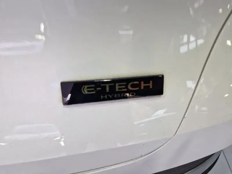 Usado Renault Captur Techno 159 CV (116 kW) 2022 Blanco SUV