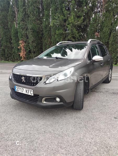 Usado Peugeot 2008 Style 100 CV (73 kW) 2017 Gris / plata SUV