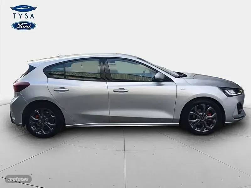 Usado Ford Focus 100 CV (73 kW) 2024 Plateado Berlina
