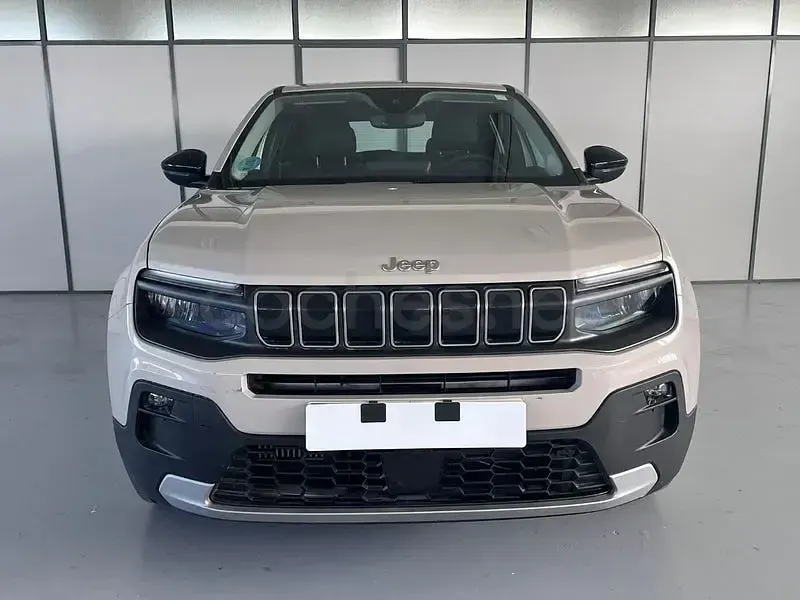 Usado Jeep Avenger Altitude 100 CV (73 kW) 2025 Beige SUV