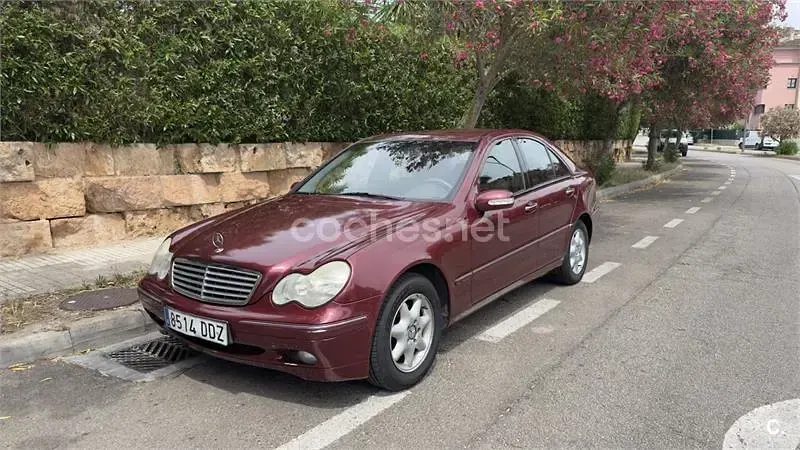 Usado Mercedes C200 Elegance 163 CV (119 kW) 2004 Granate Berlina