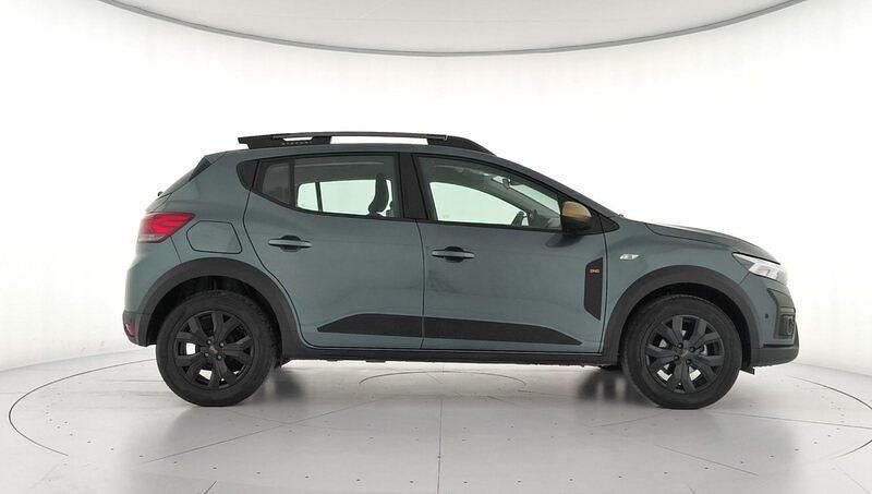 Usado Dacia Sandero Extreme 100 CV (73 kW) 2025 Verde Berlina