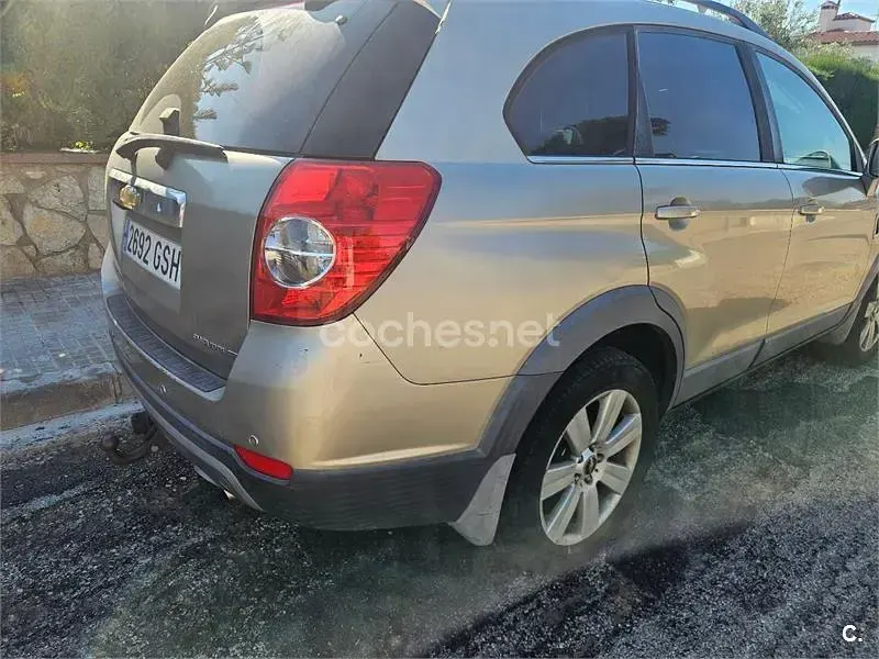 Usado Chevrolet Captiva LT 150 CV (110 kW) 2009 Gris / plata SUV