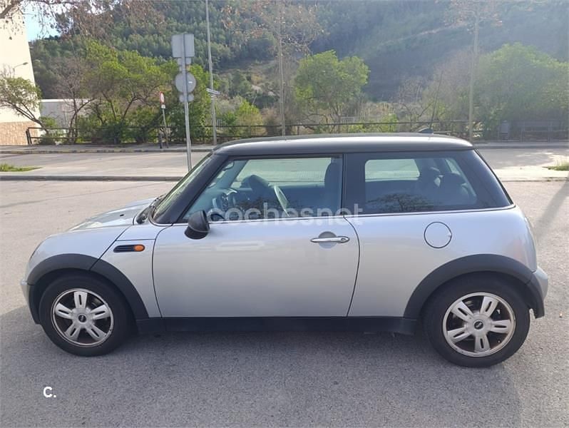 Usado Mini ONE 90 CV (66 kW) 2006 Gris / plata Utilitario