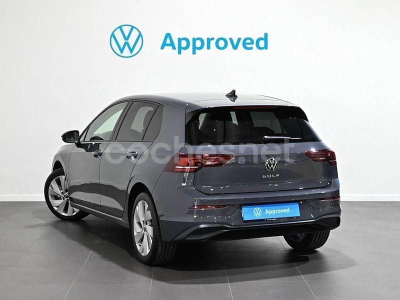 Usado VW Golf VIII 115 CV (84 kW) 2025 Gris / plata Berlina