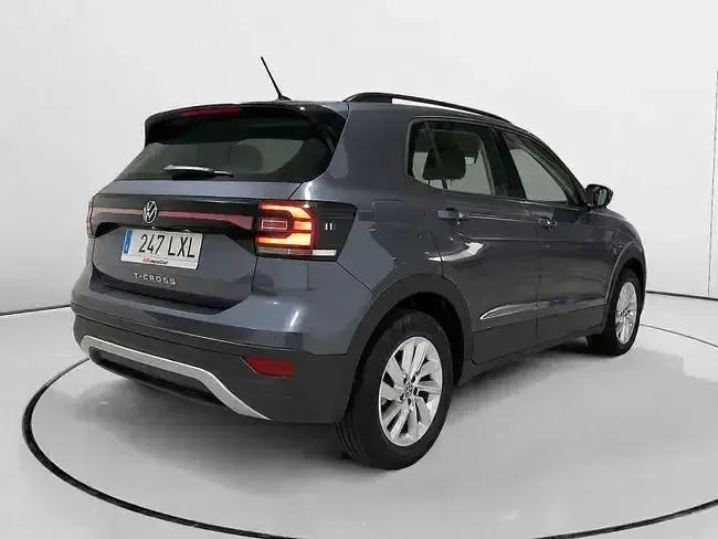 Usado VW T-Cross Advance 110 CV (80 kW) 2022 Gris SUV