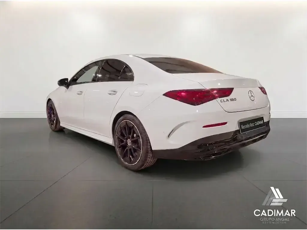 Nuevo Mercedes CLA180 136 CV (100 kW) 2026 Gris Berlina
