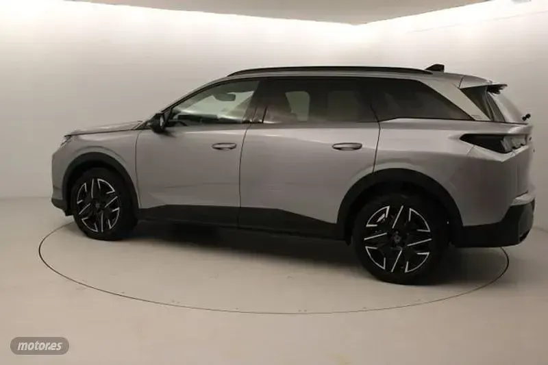 Usado Peugeot 5008 Allure 145 CV (106 kW) 2025 Gris SUV