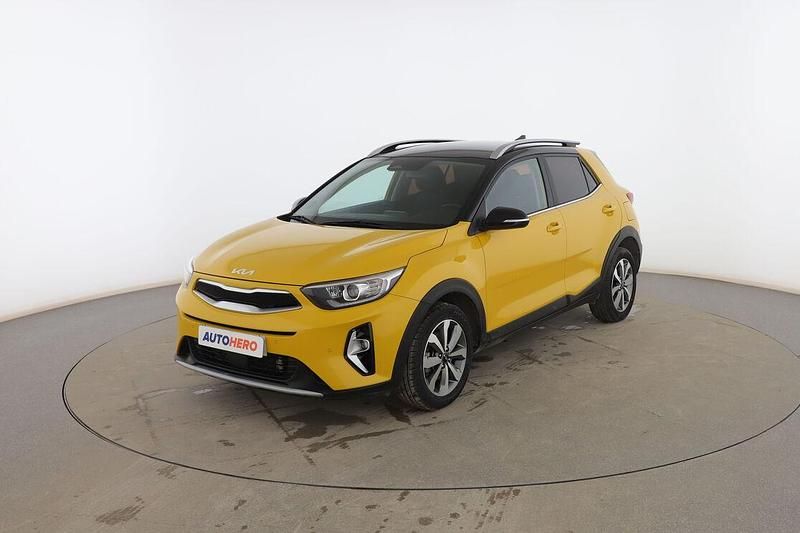 Usado Kia Stonic 120 CV (88 kW) 2022 Amarillo SUV
