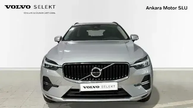 Käytetty Volvo XC60 Core 197 HP (144 kW) 2023 Hopea Katumaasturi