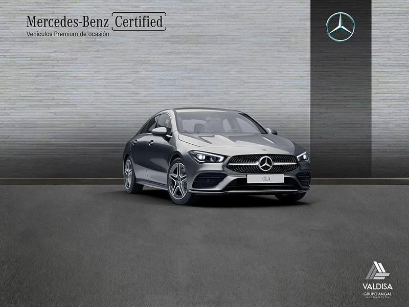 Gris / plateado Usado 2022 Mercedes CLA200 AMG line Berlina | 31.900 € (Un poco caro) - Imagen 1/4
