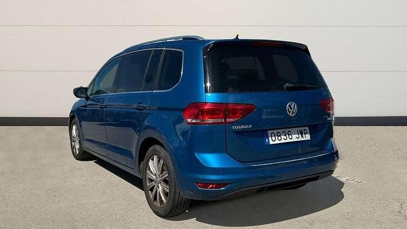 Usado VW Touran Sportline 116 CV (85 kW) 2017 Azul Monovolumen