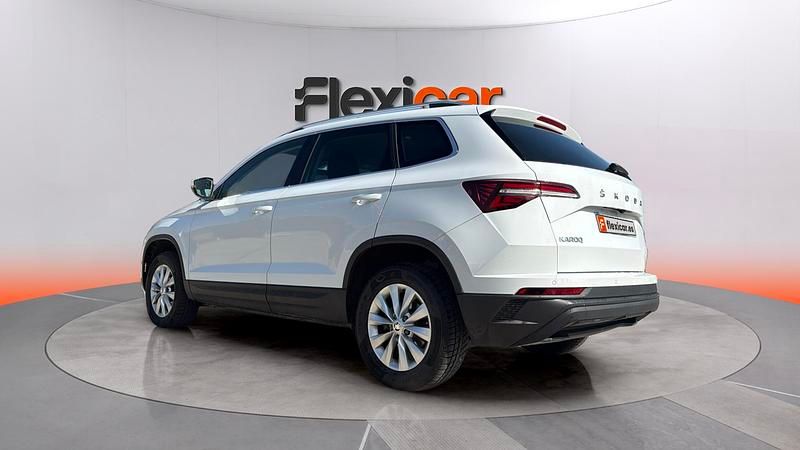 Usado Skoda Karoq Ambition 150 CV (110 kW) 2023 Blanco SUV