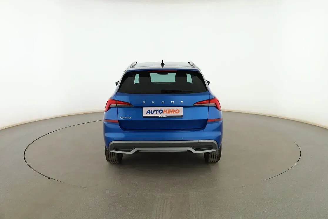 Usado Skoda Kamiq Ambition 110 CV (80 kW) 2024 Azul SUV