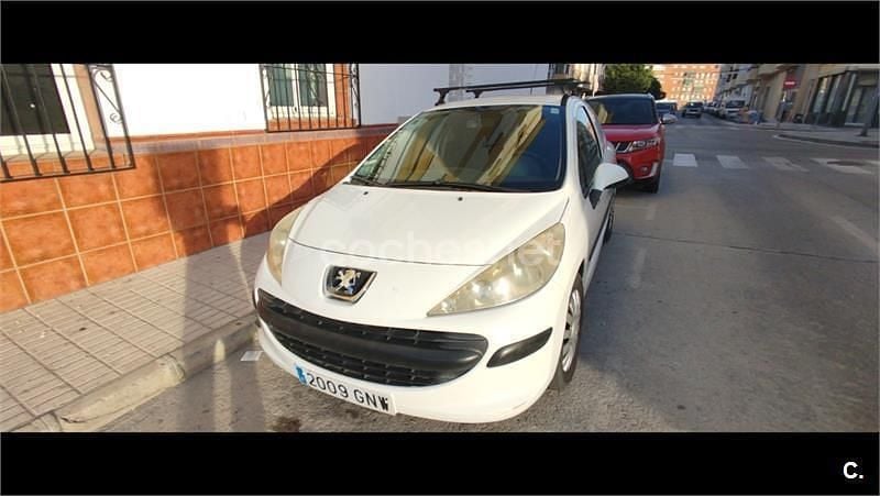 Usado Peugeot 207 70 CV (51 kW) 2010 Blanco Berlina
