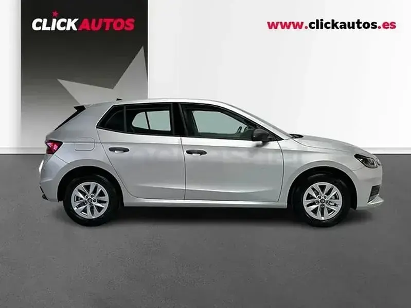 Käytetty Skoda Fabia Essence 95 HP (69 kW) 2025 Harmaa Viistoperä