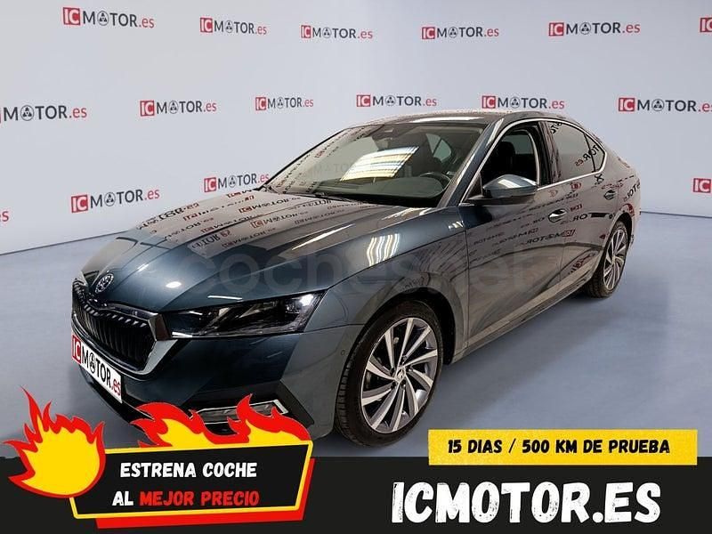 Usado Skoda Octavia Style 150 CV (110 kW) 2021 Gris / plata Berlina