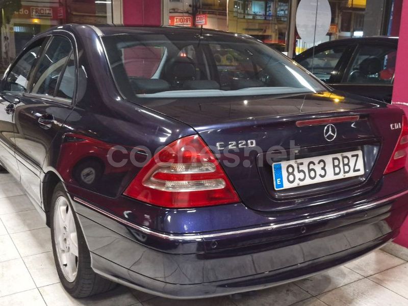 Usado Mercedes C220 Avantgarde 143 CV (105 kW) 2000 Azul Berlina