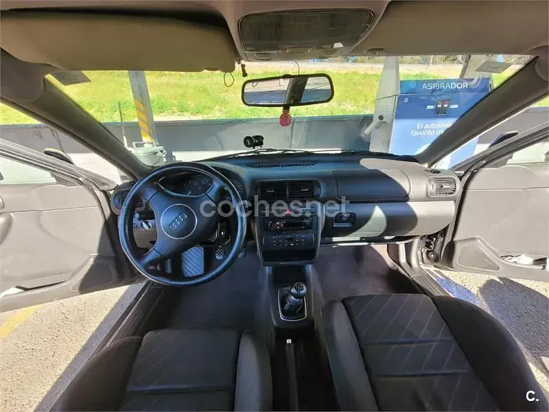 Usado Audi A3 Ambiente 102 CV (75 kW) 2002 Negro Utilitario
