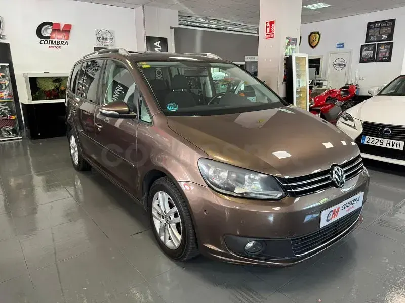 Usado VW Touran Edition 140 CV (102 kW) 2011 Marrón Monovolumen