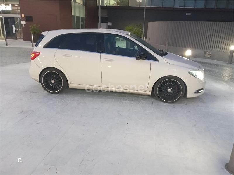 Blanco Usado 2013 Mercedes B180 Monovolumen | 9900 € (Precio justo) - Imagen 1/4