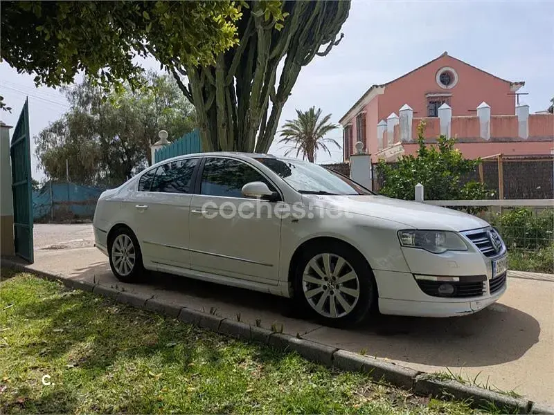 Usado VW Passat R-line 140 CV (102 kW) 2008 Blanco Berlina