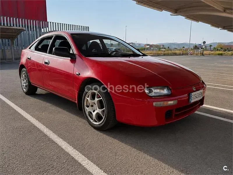 Usado Mazda 323F 115 CV (84 kW) 1996 Rojo Berlina